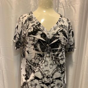 Women’s casual top size XL black and white